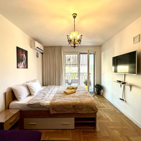 Yellowhouse Prishtine Bagian luar foto