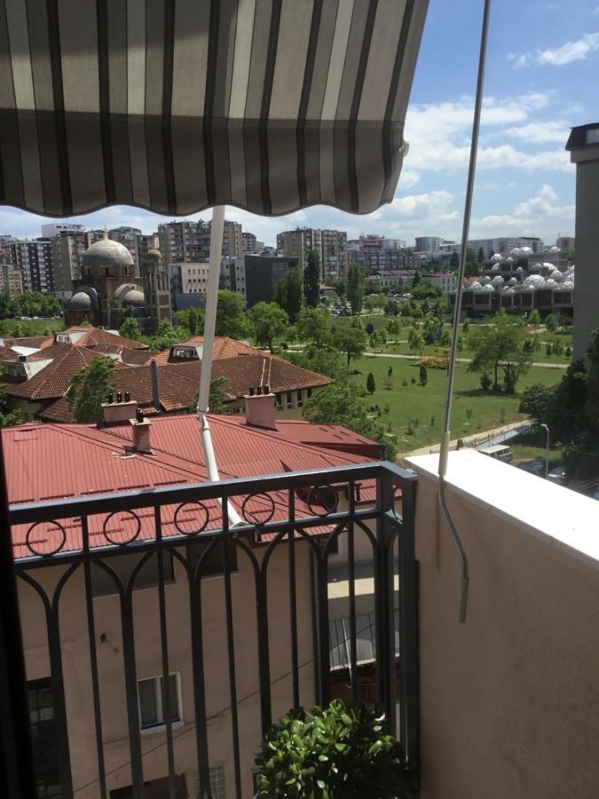 Yellowhouse Prishtine Bagian luar foto
