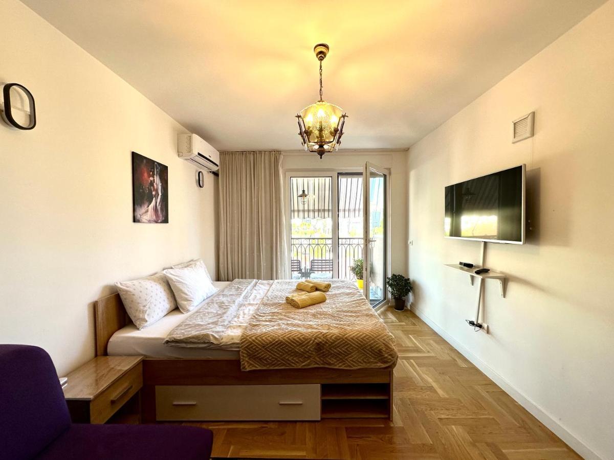 Yellowhouse Prishtine Bagian luar foto