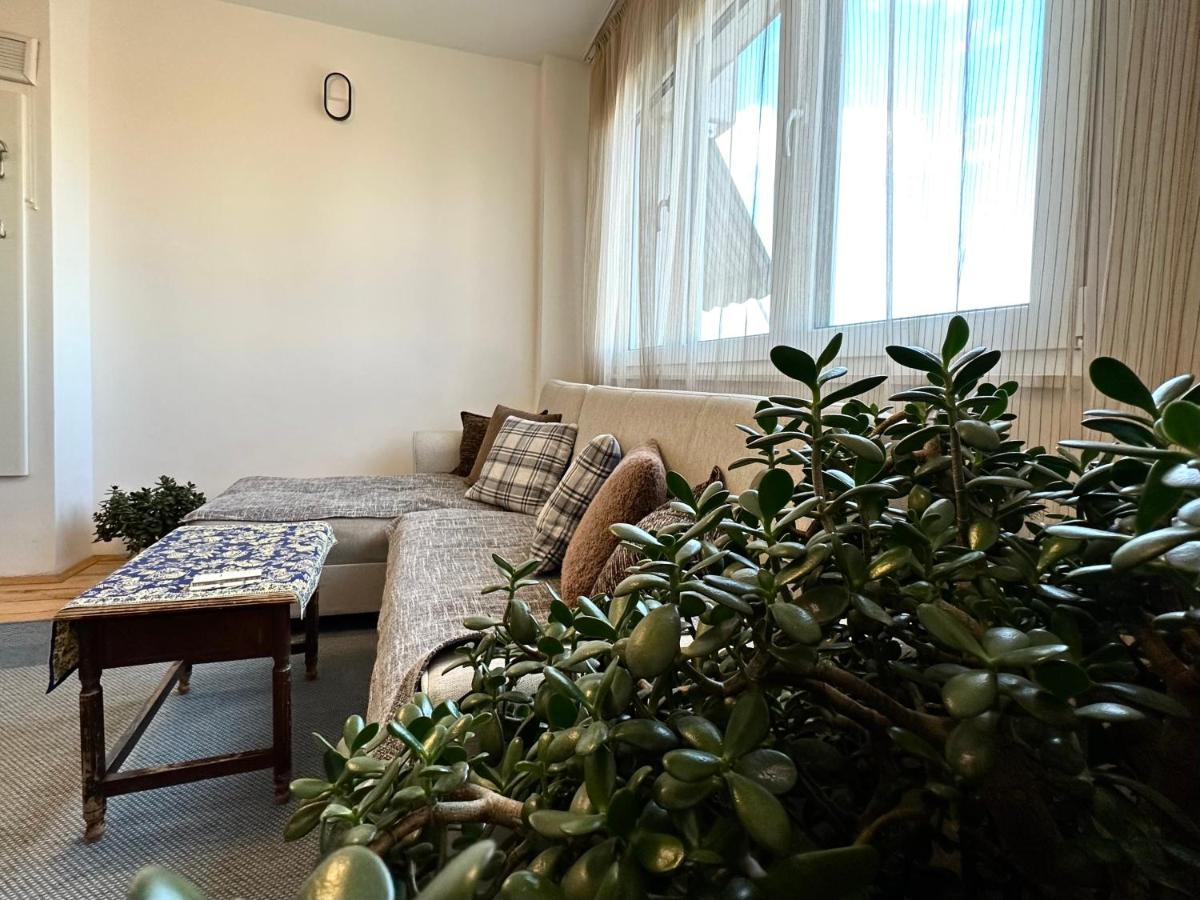 Yellowhouse Prishtine Bagian luar foto