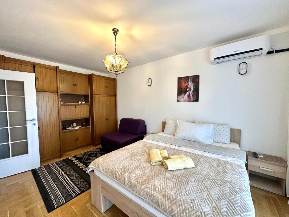 Yellowhouse Prishtine Bagian luar foto