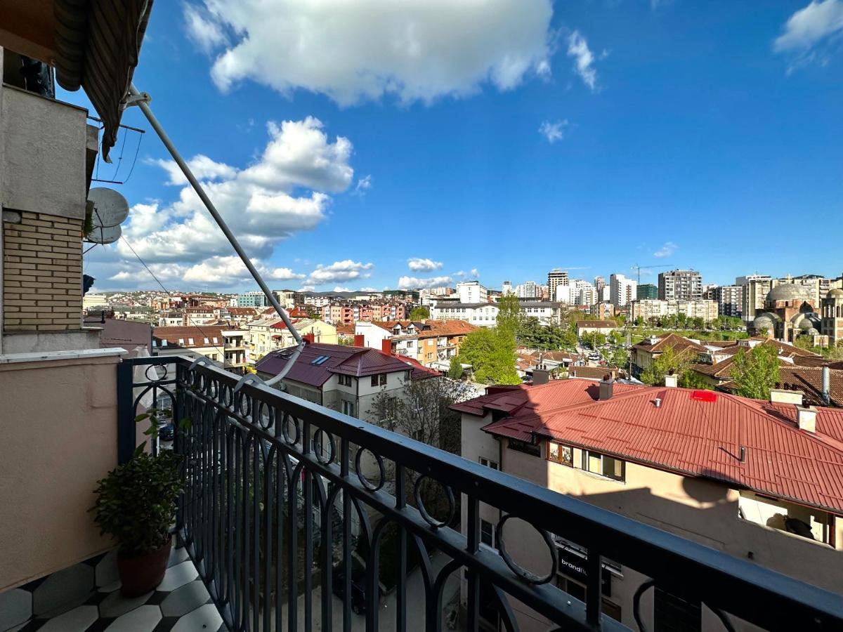Yellowhouse Prishtine Bagian luar foto