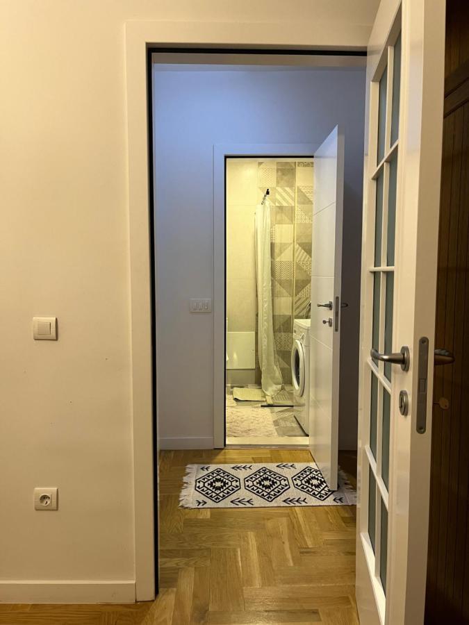 Yellowhouse Prishtine Bagian luar foto